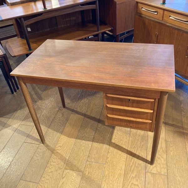 チーク デスク <br>Danish Teak Desk