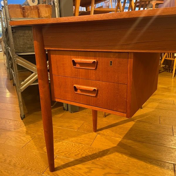 デンマーク製 ダニッシュ チーク デスク(伸長式) Danish Teak デンマーク製 ダニッシュ チーク デスク(伸長式) Danish Teak