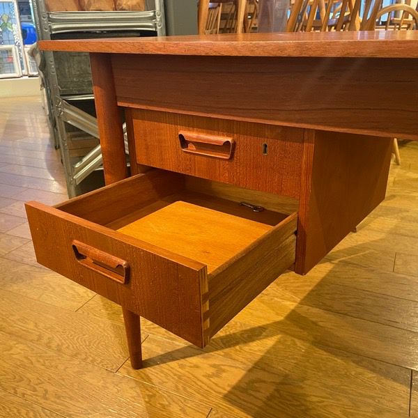 デンマーク製 ダニッシュ チーク デスク(伸長式） Danish Teak Desk