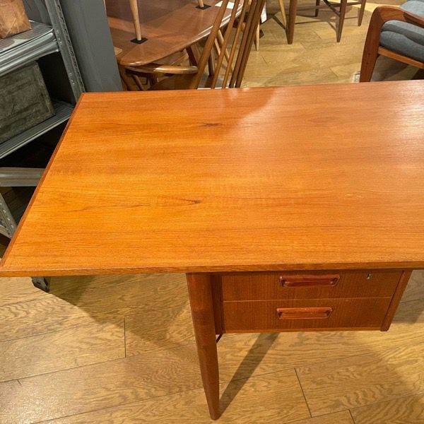 デンマーク製 ダニッシュ チーク デスク(伸長式) Danish Teak デンマーク製 ダニッシュ チーク デスク(伸長式) Danish Teak