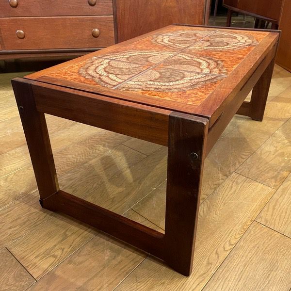 タイルトップ コーヒー テーブル Tiletop CoffeeTable タイルトップ コーヒー テーブル Tiletop CoffeeTable