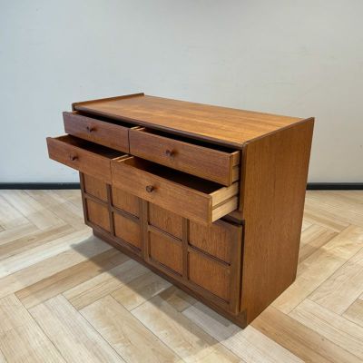 英国アンティークNathanネイサン製キャビネット/木製サイドボード84-262 英国アンティークNathanネイサン製キャビネット/木製サイド