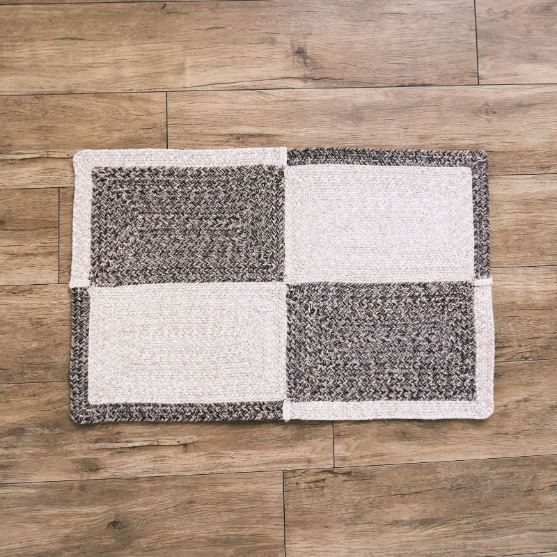 ダブルデイ阪急 インド産 ラグマット グレーとベージュのポンポン模様